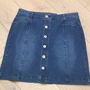 Woman’s Style & co denim skirt. Size 12. NWT.